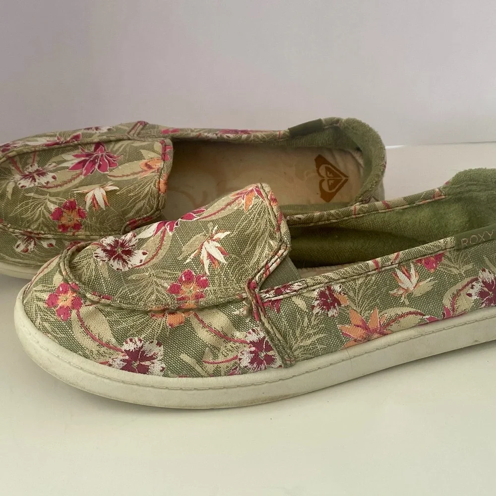 Roxy Floral Green and Pink Moccasins - Picture 2 of 7